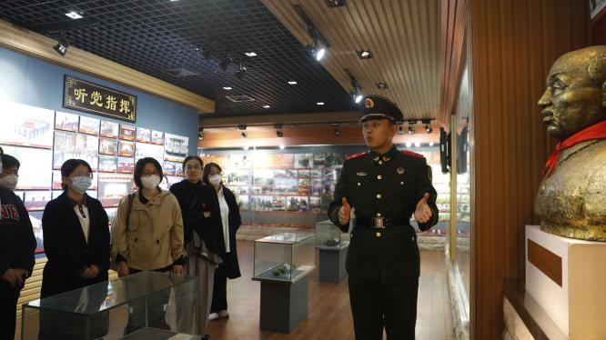 学习雷锋精神，做永不生锈的螺丝钉 ——记马克思主义学院全体师生参观学习武警驻阿某部